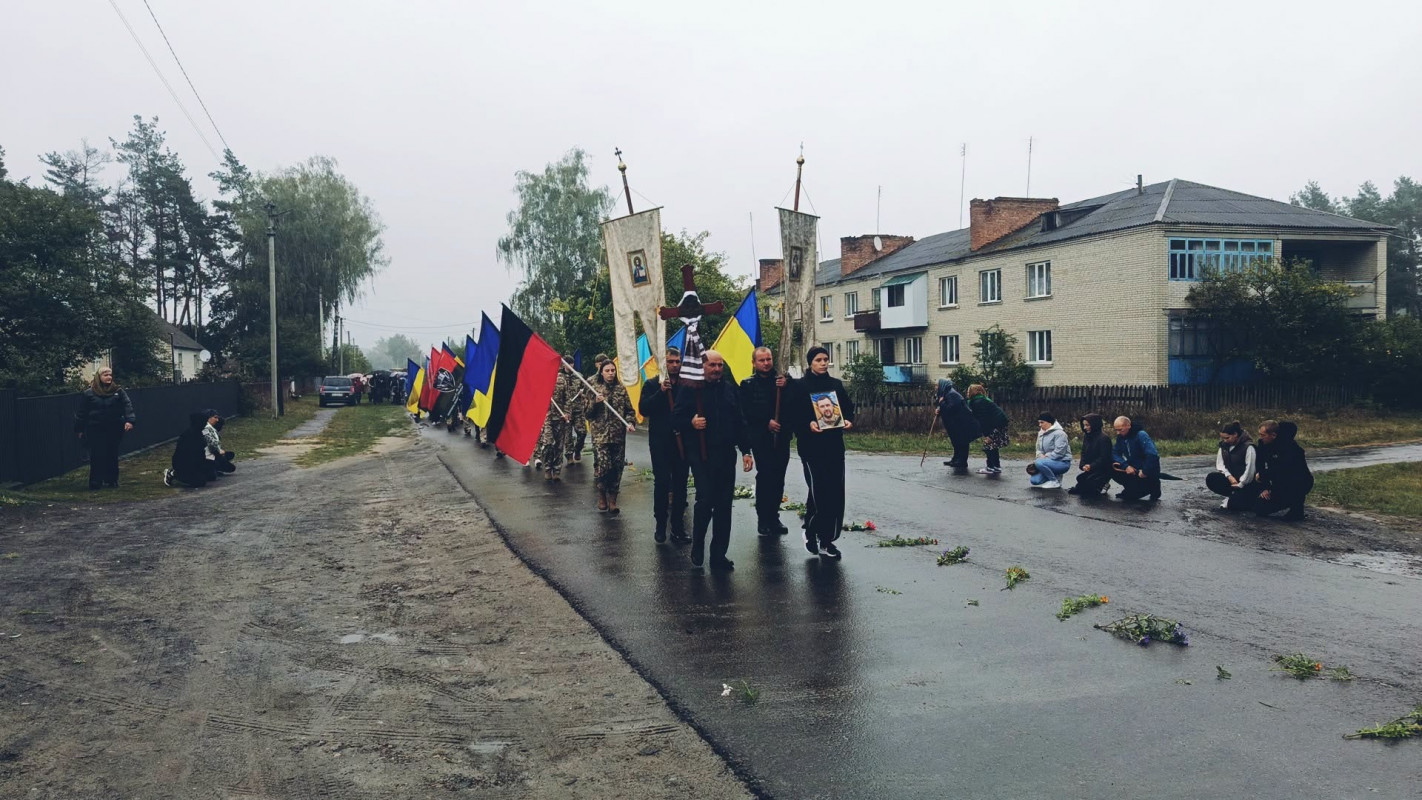 На Волині в останню путь провели 35-річного захисника Володимира Медведюка