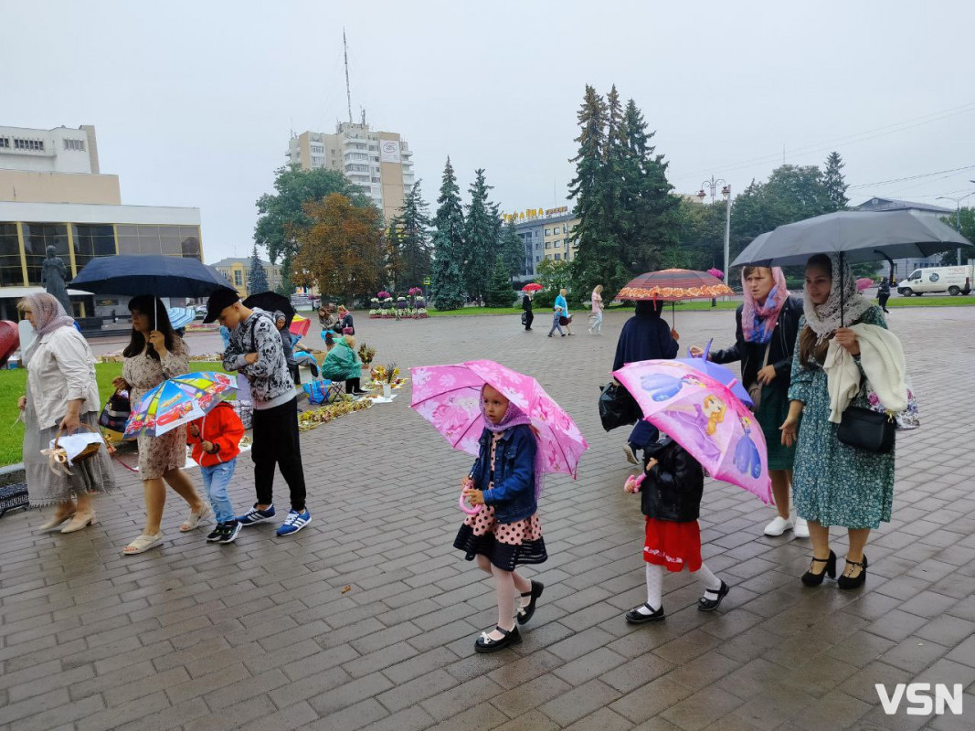 Як у центрі Луцька освячували кошики на Яблучний Спас. ФОТО