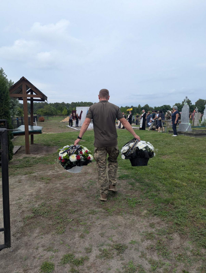 Серце не витримало пережитого на війні: на Волині попрощалися з Героєм Валерієм Вакулюком