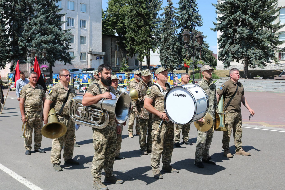Майже 2 роки рідні жили надією на його повернення: у Луцькому районі поховали Героя Миколу Якубовича