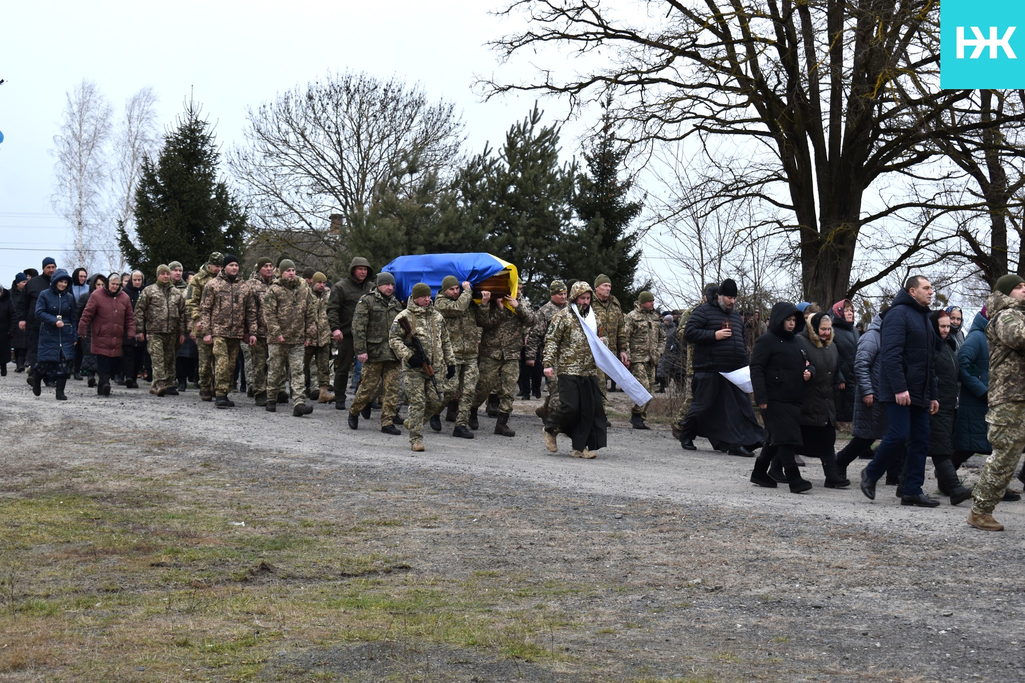 Сумне новоріччя: усе село на Волині зійшлося провести Героя Володимира Кушнерика