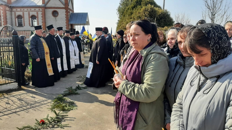 Серце воїна зупинилося у зоні бойових дій: на Волині провели в останню дорогу Героя Анатолія Баранося