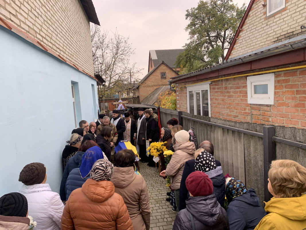 Загинув ще у серпні, а прощалися лише нині: на Волині в останню путь провели Героя Леоніда Бриндзія
