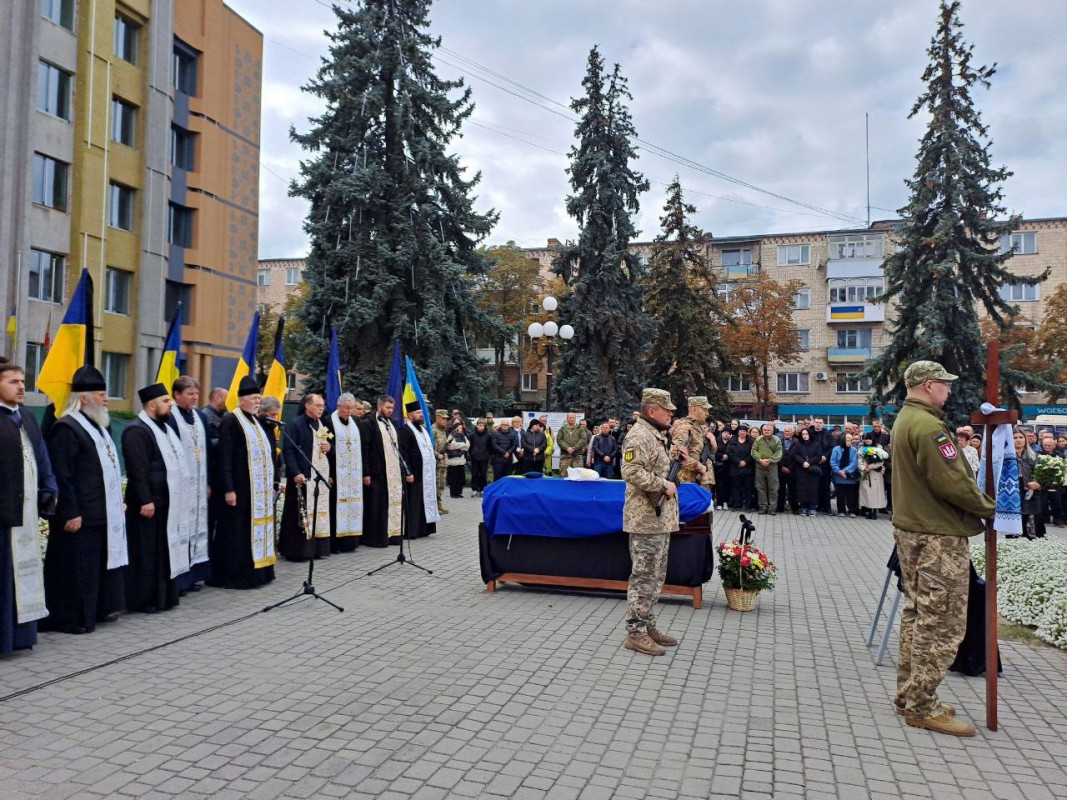 Дві донечки втратили батька: на Волині попрощалися з Героєм Михайлом Дудинцем