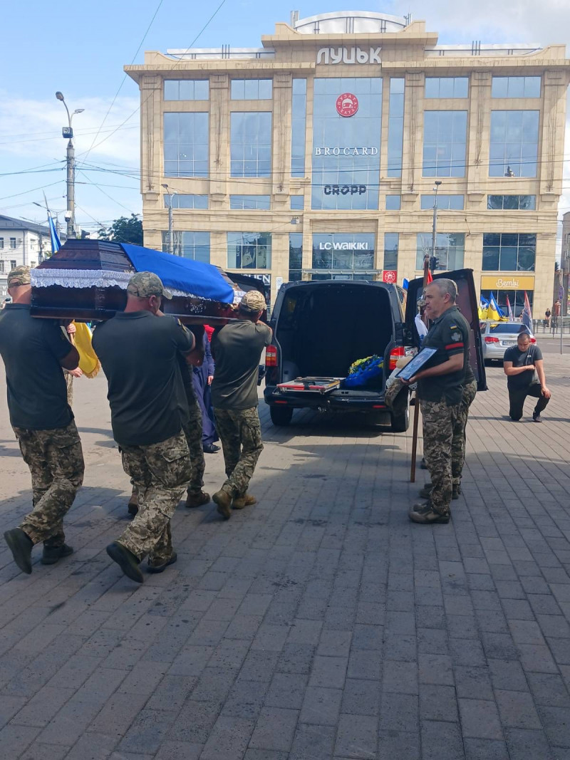 Загинув понад 3 місяці тому: у Луцькому районі поховали 31-річного Героя Петра Низового