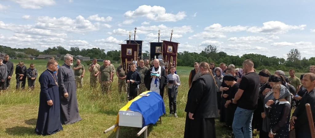 Додому Герой повернувся у домовині: на Волині попрощалися з полеглим на фронті Іваном Каменчуком