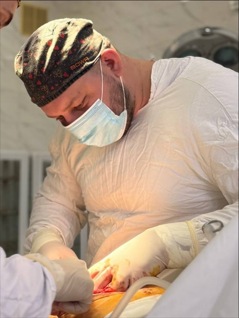 Волинські медики врятували 72-річну пацієнтку з величезною защемленою грижею та некрозом кишківника