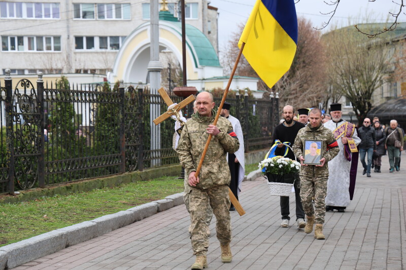 Загинув півтора року тому: у Луцьку попрощалися із воїном Іваном Литвинчуком