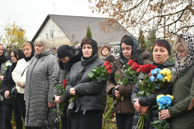 Загинув понад рік тому: у Луцькому районі провели в останню путь військовослужбовця Сергія Хомича
