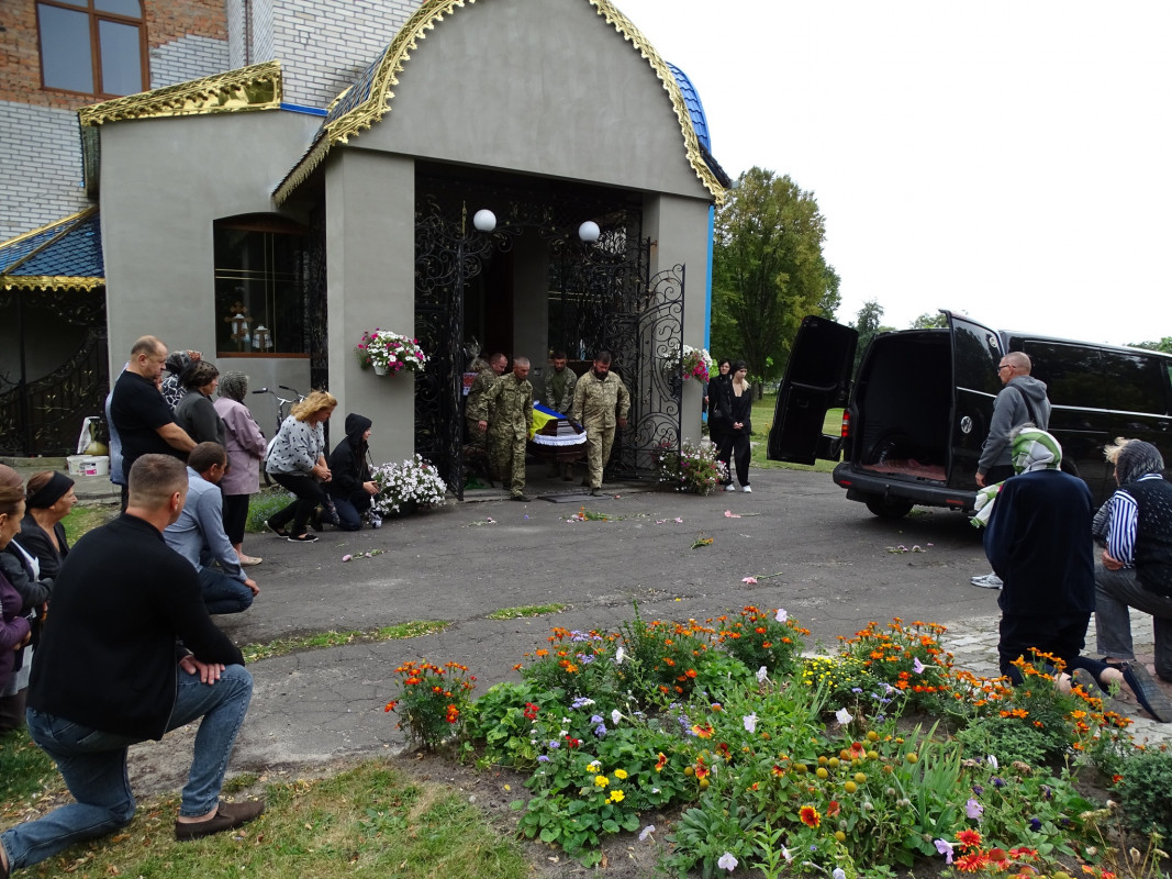 Ідентифікований за результатами тесту-ДНК: на Волині поховали Героя Володимира Олексюка