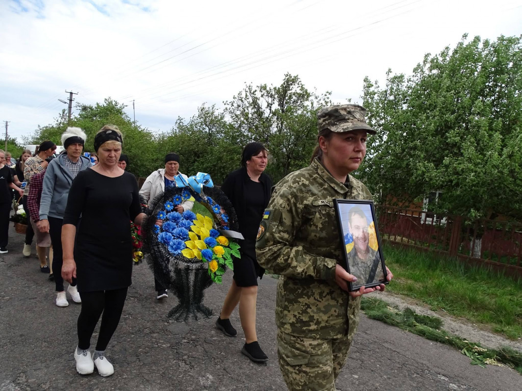 Серце зупинилося у лікарні: на Волині поховали захисника Андрія Свігуна
