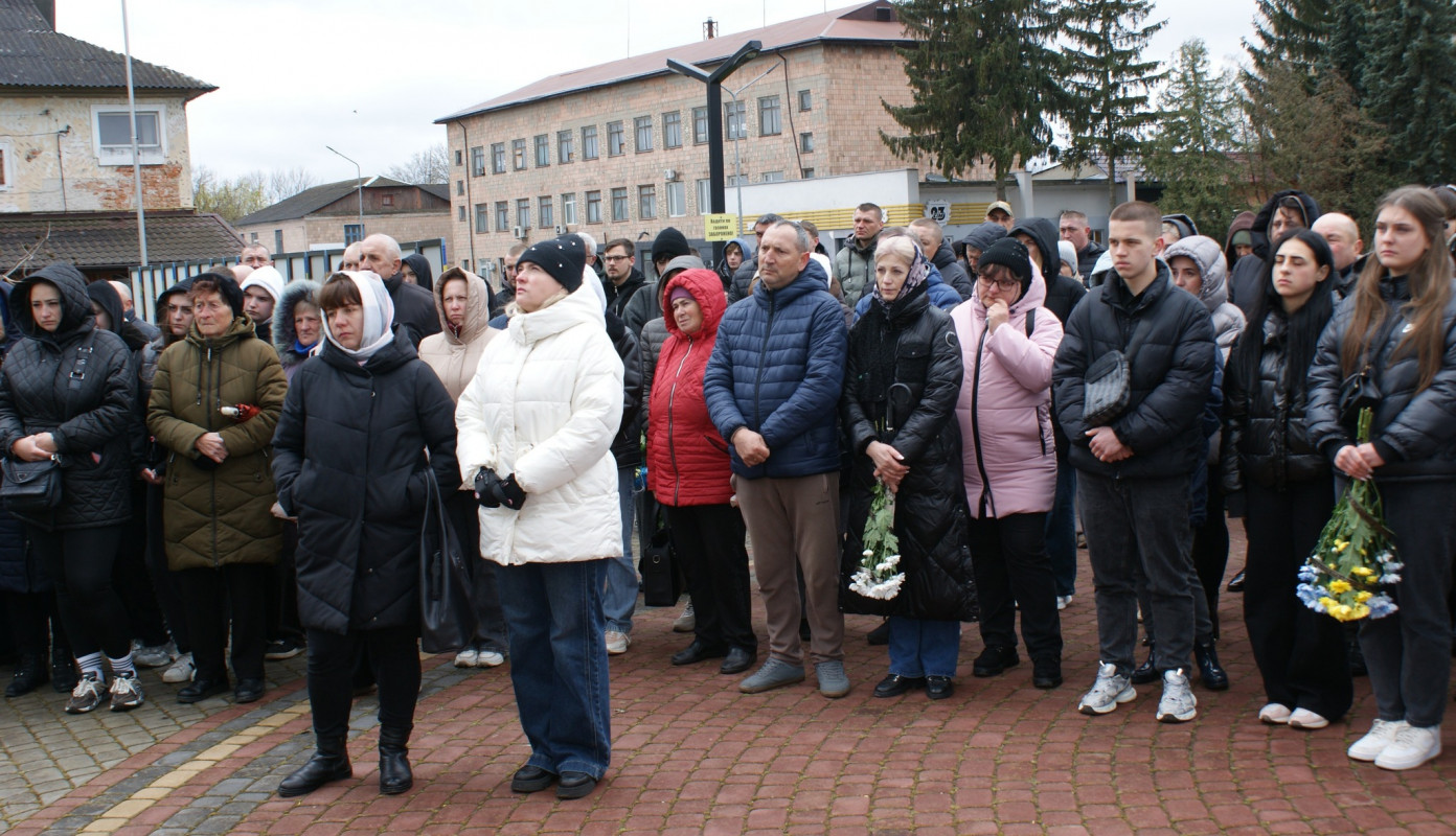 Пережив пекло війни, але загинув у ДТП: на Волині попрощалися із 31-річним воїном Вадимом Стадніком