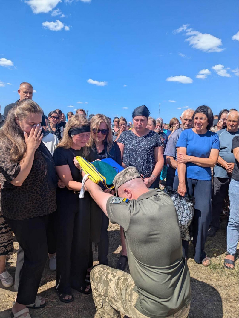 Півторарічний син більше не обійме батька: на Волині попрощалися з 30-річним воїном Віталієм Ксьондзиком