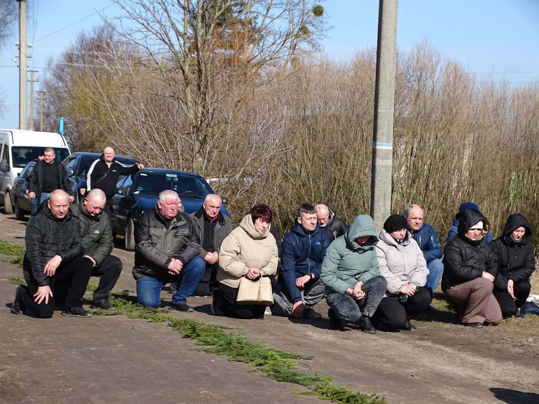 Після довгих місяців невідомості: на Волині провели в останню путь захисника Віталія Дудика