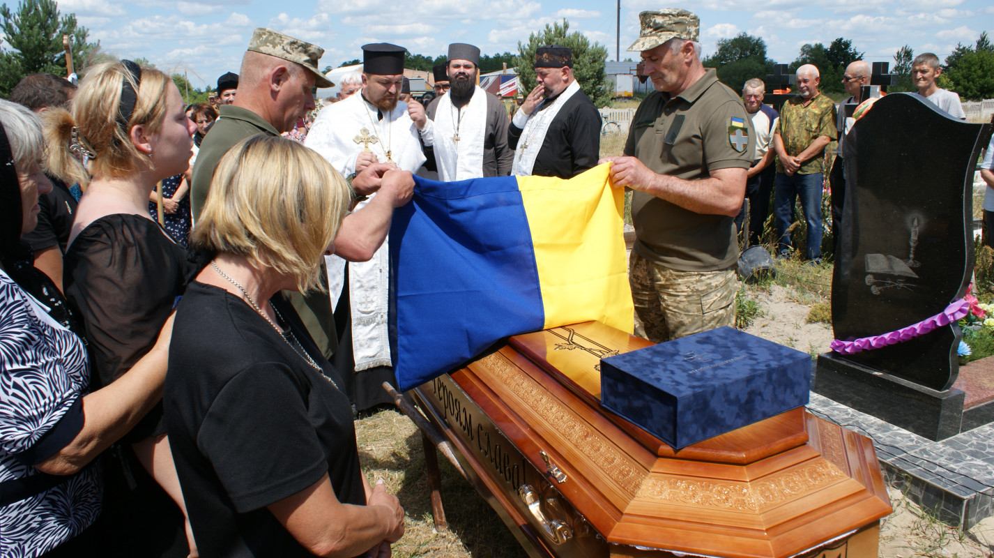 «За його голову окупанти обіцяли винагороду»: на Волині попрощалися з легендарним розвідником Віктором Зенцом