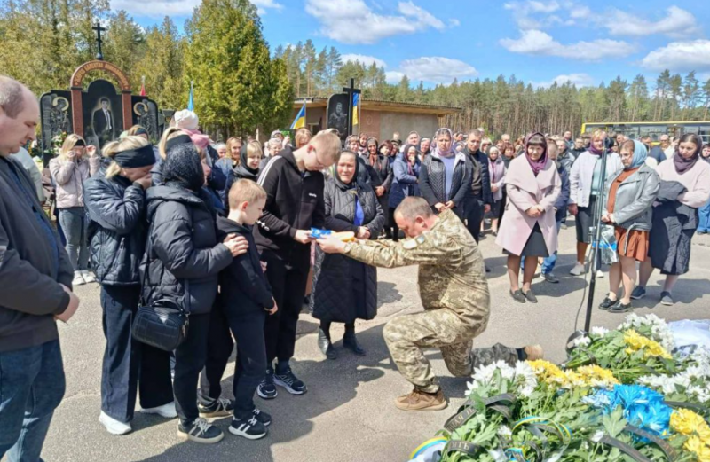 Життя обірвалося під час відпустки: волиняни провели в останню дорогу Андрія Сидорука