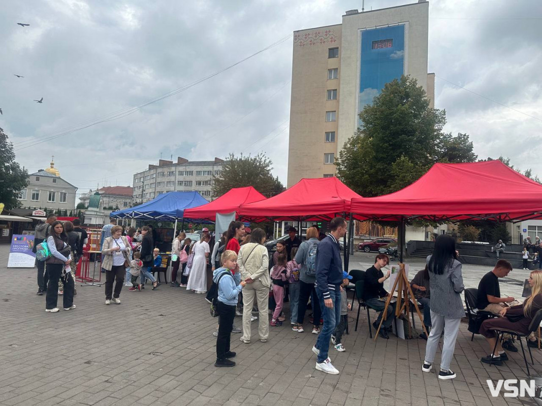 У центрі Луцька - масштабні наукові пікніки. Фото, відео