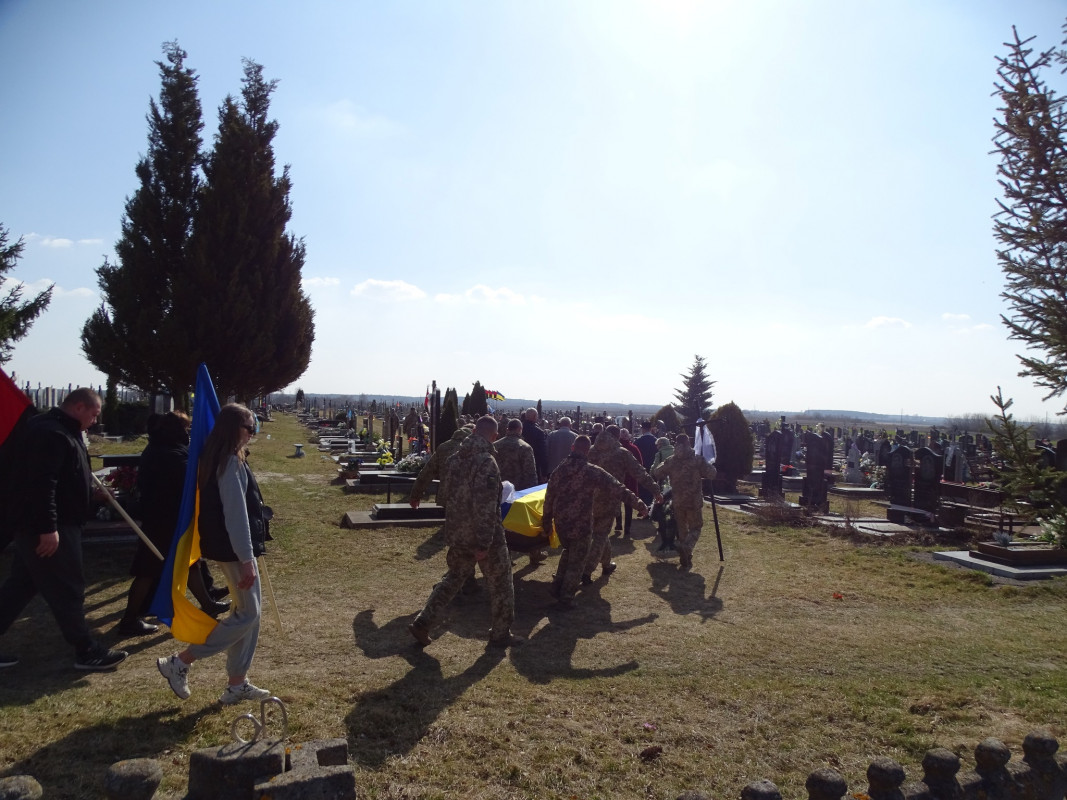 На Волині провели в останню путь Героя Василя Кравчука, який загинув два роки тому