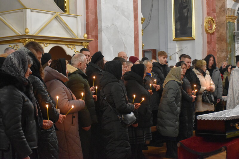 Навіки 53: у Луцьку в останню путь провели полеглого на війні Героя Юрія Смикала
