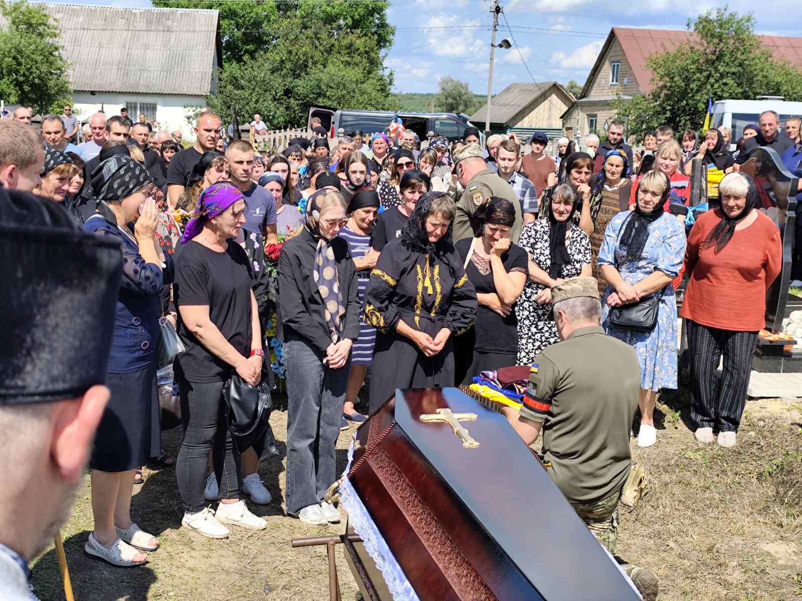 Понад рік вважався зниклим безвісти: на Волині всім селом прощалися з молодим Героєм Адамом Савчуком