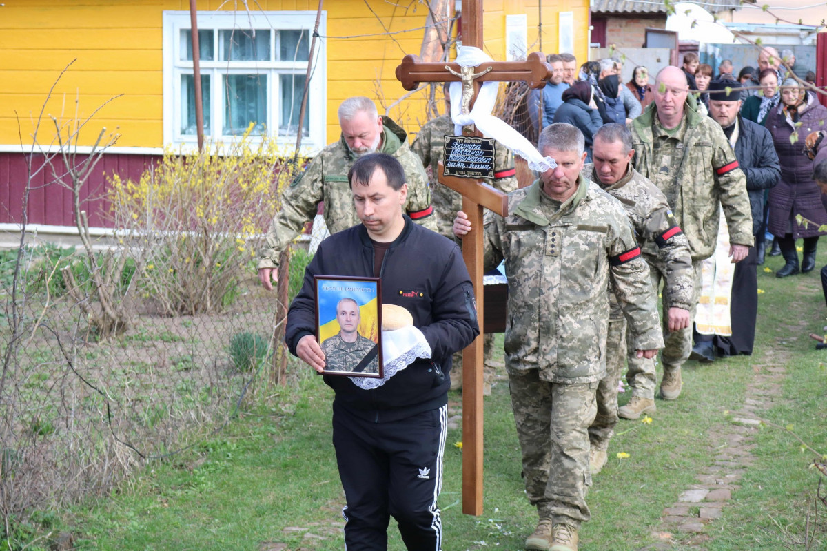 Життя присвятив порятунку інших: на Волині провели в останню дорогу воїна Олександра Батуру