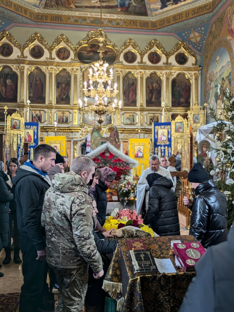 Завжди був готовий допомогти: на Волині провели в останню дорогу загиблого воїна Івана Оніщука