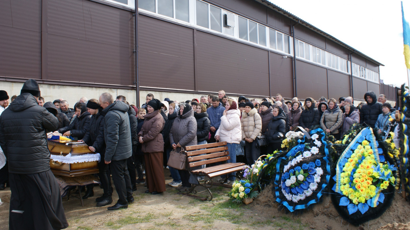 До останнього подиху – за Україну: у Луцькому районі попрощалися з Героєм Сергієм Мандзюком