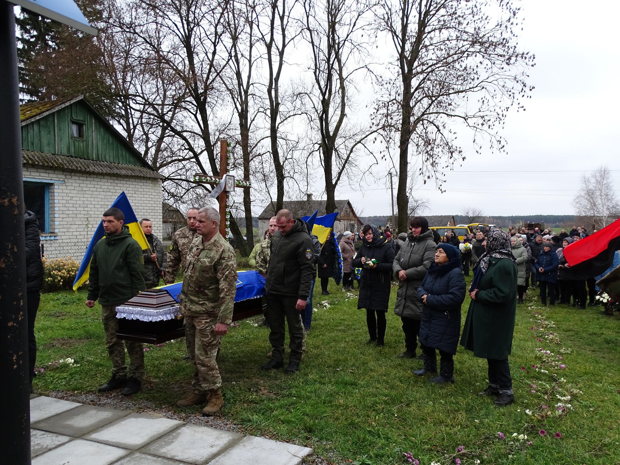 Мобілізували у липні, а в листопаді він уже загинув: Волинь попрощалася із ще одним Героєм, який віддав життя за Україну