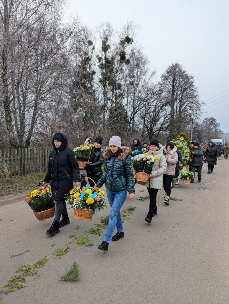 Завжди був готовий допомогти: на Волині провели в останню дорогу загиблого воїна Івана Оніщука