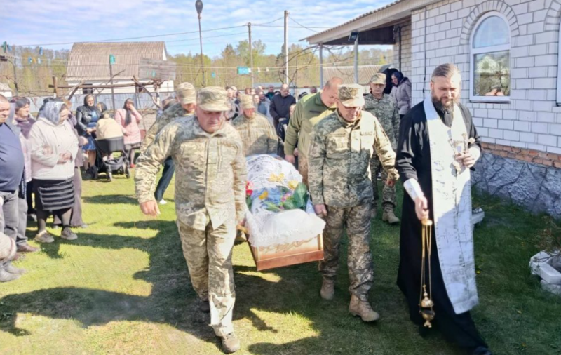 Життя обірвалося під час відпустки: волиняни провели в останню дорогу Андрія Сидорука