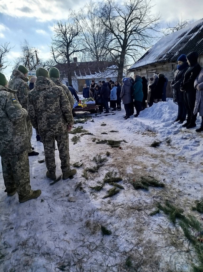 До останнього боровся за життя після важкого поранення: на Волині попрощалися із Героєм, батьком чотирьох синів Олегом Гринюком