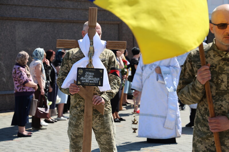 У Луцьку попрощалися з Героєм Андрієм Ющиком, який загинув понад рік тому