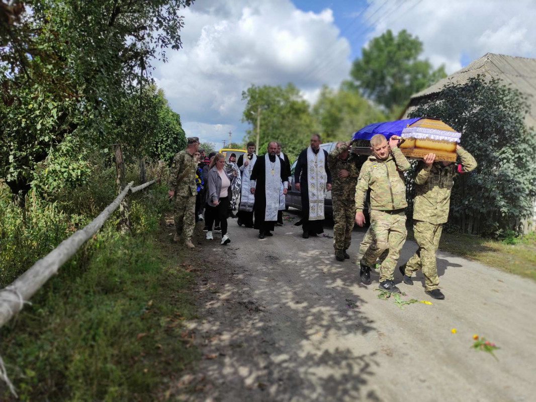 Довгий час вважався зниклим безвісти і був опізнаний по тесту ДНК: на Волині поховали Героя Дмитра Осіїка