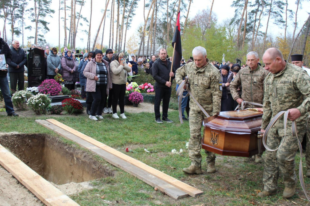 Маленький син ніколи більше не побачить тата: на Волині попрощалися з Героєм Миколою Мясковським