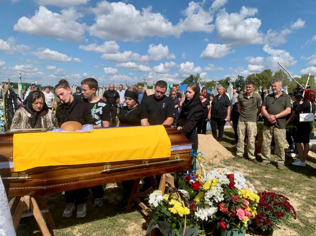 Три роки чекали на повернення: на Волині попрощалися із загиблим захисником Миколою Фоміним