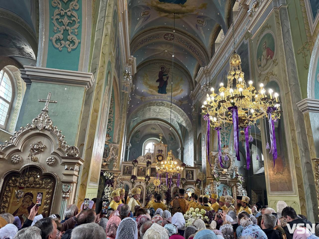 Сотні вірян прийшли на святкову літургію в Жидичинський монастир, яку очолив предстоятель ПЦУ Епіфаній