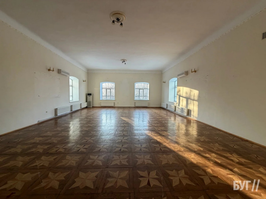 Порожні зали, сміття і зірване майно: що залишила УПЦ МП в Успенському соборі у Володимирі. Фото