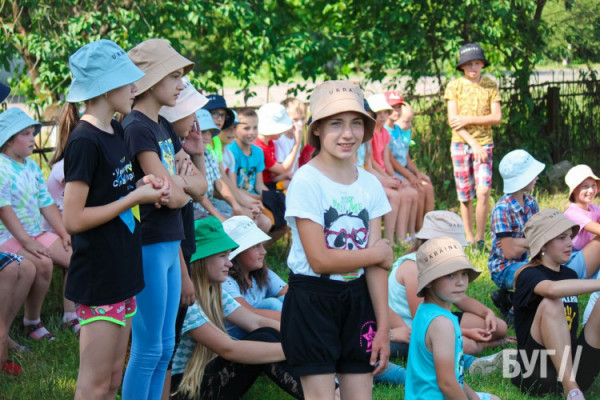 Розвиток, релакс та спорт: у Володимирському районі створили літній клуб під наметом