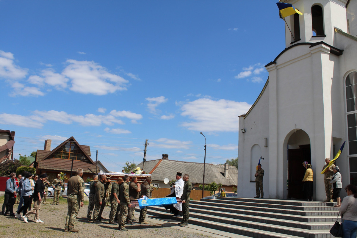 В бою отримав поранення, несумісні з життям: на Волині поховали Героя Сергія Дмитрука