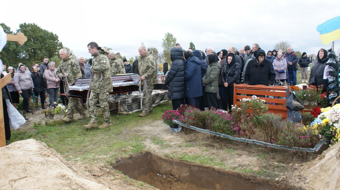 Світла людина зі щирим серцем: на Волині попрощалася з військовим Миколою Пахлею