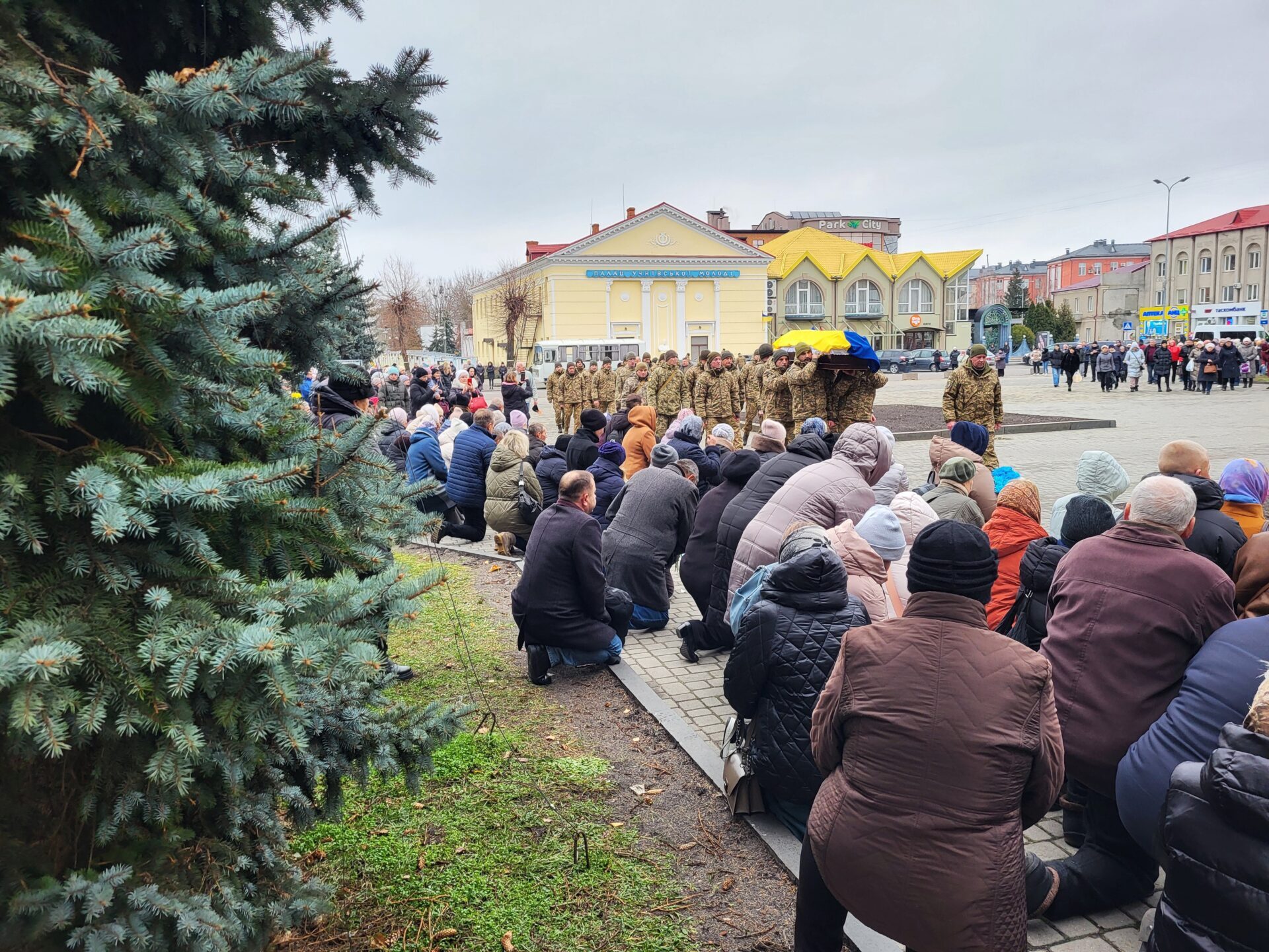 «Людина, яку пам'ятатимуть не лише на Волині, а й за межами України»: волиняни попрощалися з Героєм Ігорем Кобишем