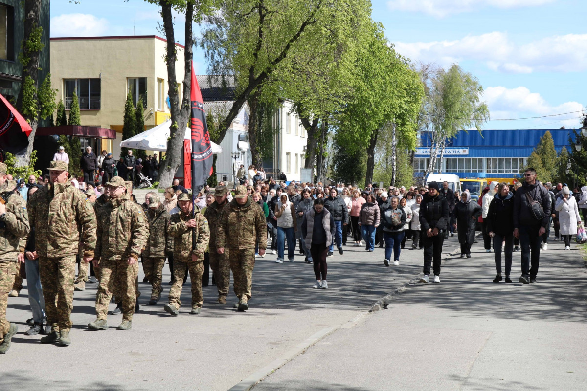 Близько 11 місяців вважався зниклим безвісти: на Волині попрощалися із захисником Василем Фаринюком