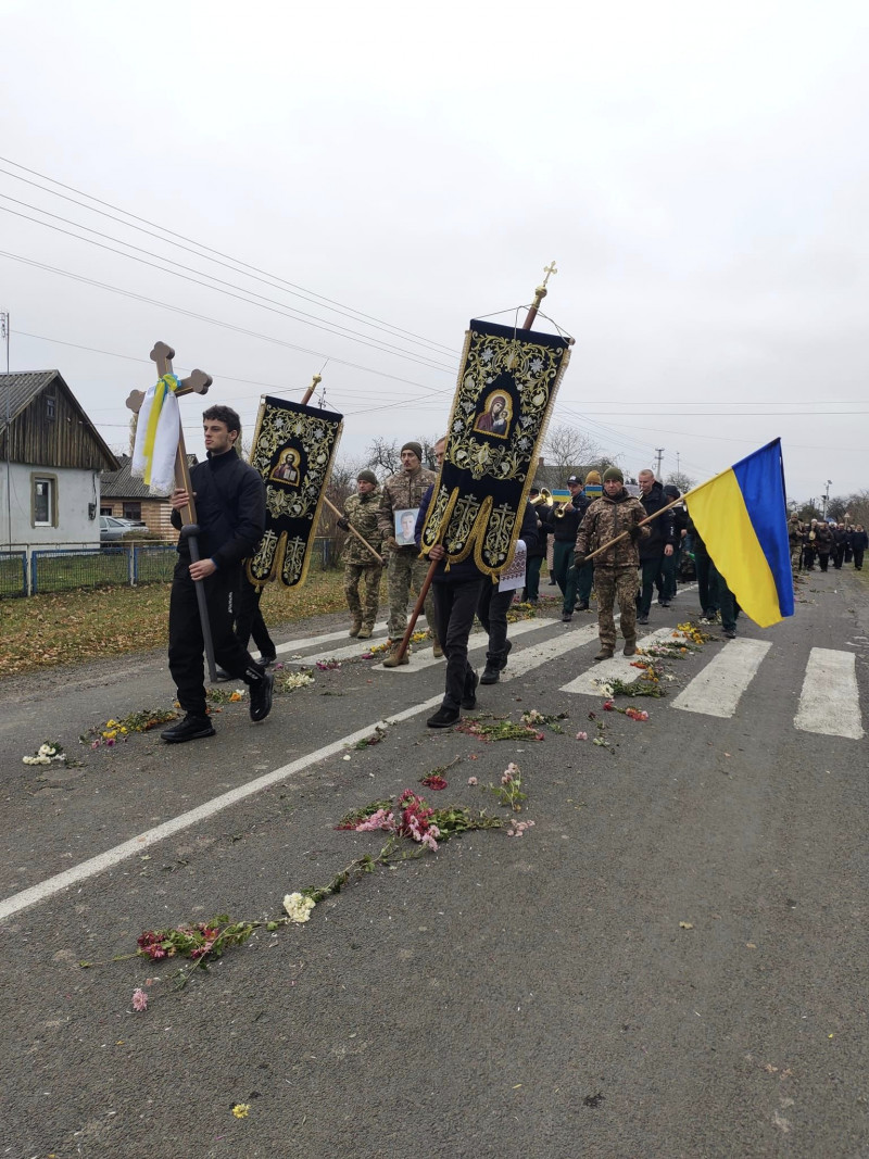 Заручився з коханою за кілька місяців до загибелі: на Волині попрощалися із 25-річним Героєм Андрієм Федоруком