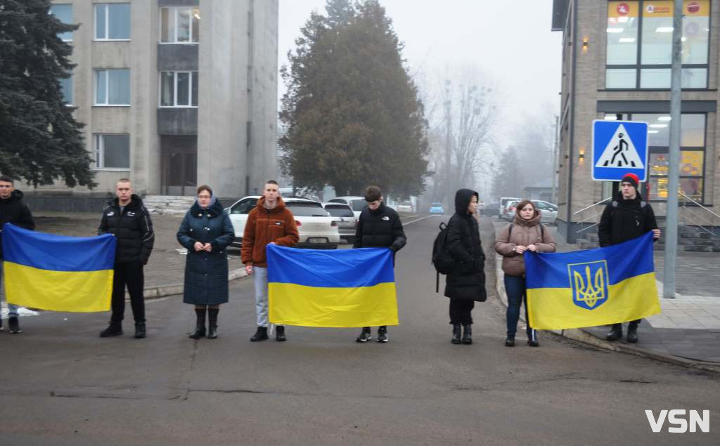 «Для нас – це одна хвилина, для них – Вічність»: у прикордонному місті на Волині вшанували тих, хто загинув від війни