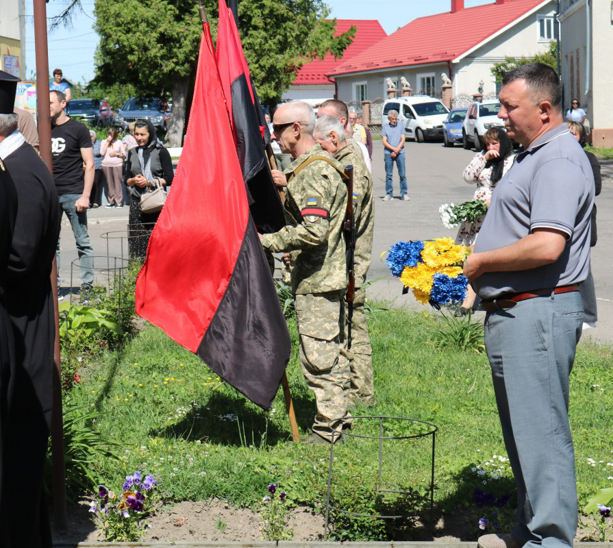 Понад 2 роки вважався зниклим безвісти: на Волині поховали воїна Віктора Миколайчука