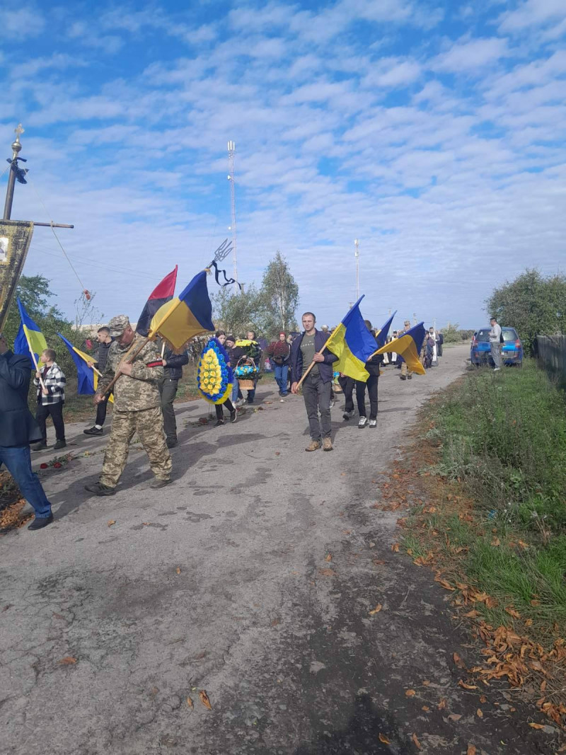 Загинув внаслідок удару ворожим FPV-дроном: у Луцькому районі попрощалися з Героєм Сергієм Близнюком