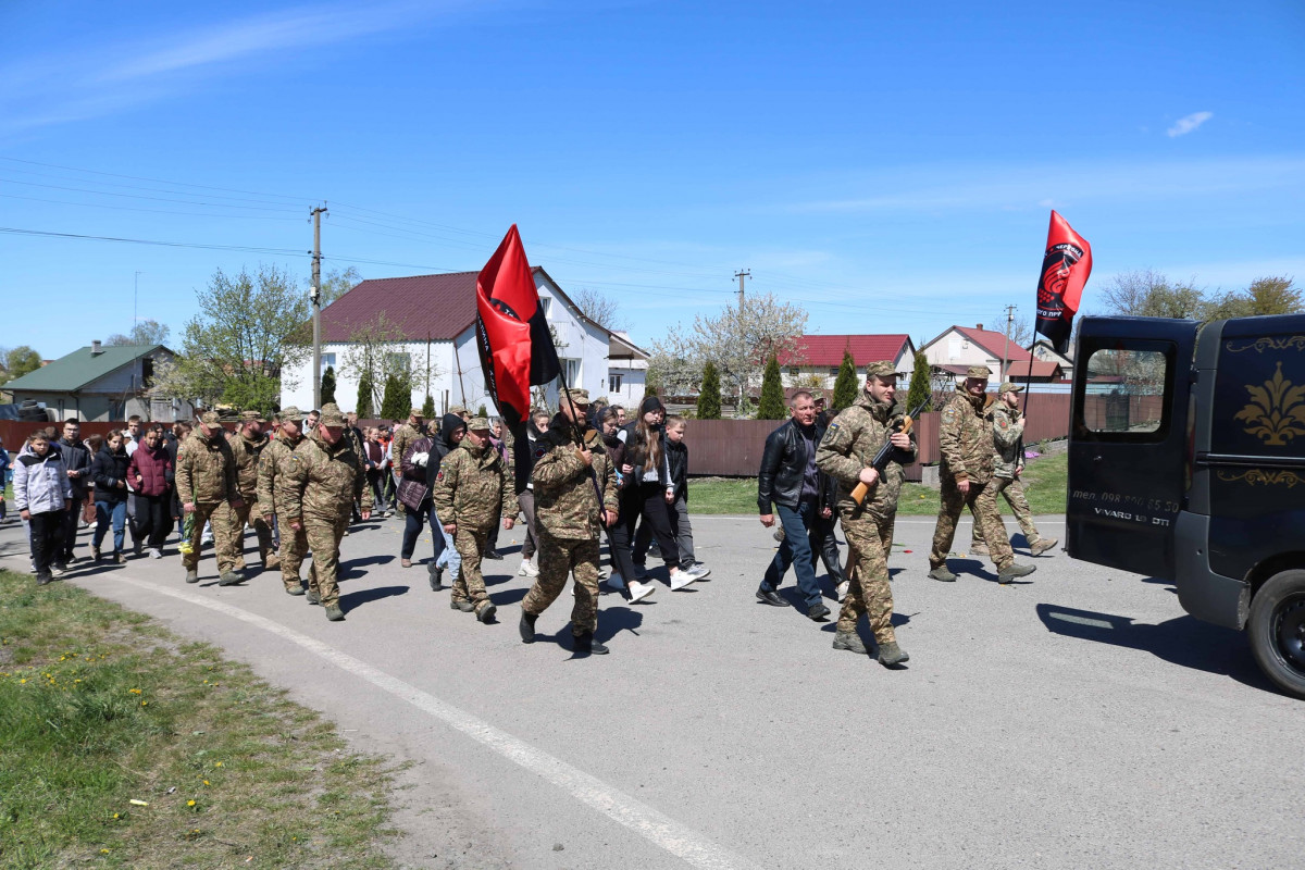 Близько 11 місяців вважався зниклим безвісти: на Волині попрощалися із захисником Василем Фаринюком