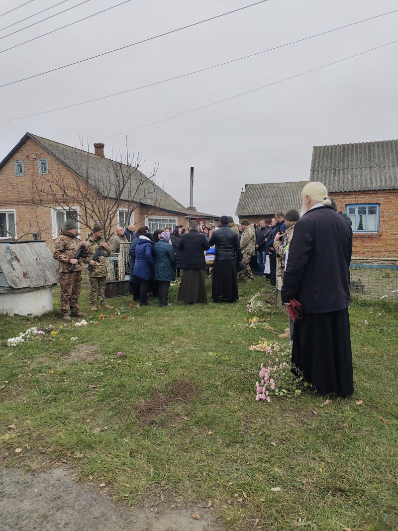 Заручився з коханою за кілька місяців до загибелі: на Волині попрощалися із 25-річним Героєм Андрієм Федоруком