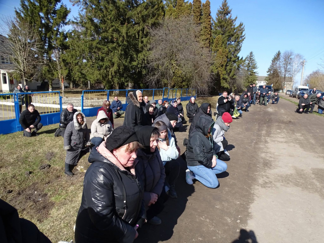 Після довгих місяців невідомості: на Волині провели в останню путь захисника Віталія Дудика