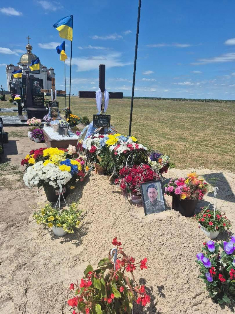 На Волині провели в останню путь воїна Анатолія Кривоша, який з перших днів повномасштабного вторгнення боронив Україну